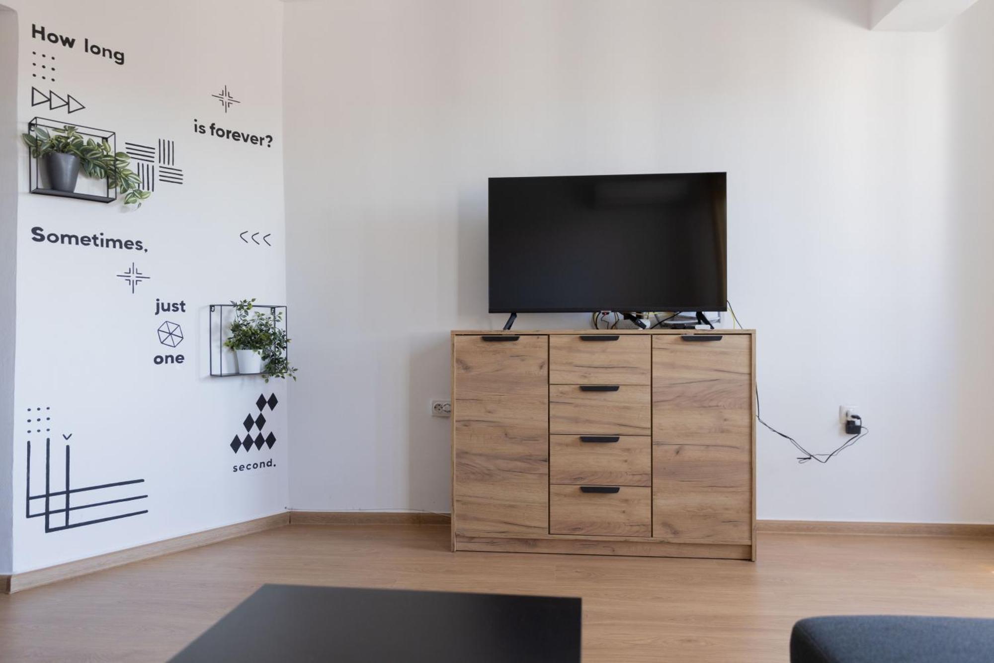 Lovely 1Bd Flat Near The Sea Garden By Flat Mаnаger ブルガス エクステリア 写真