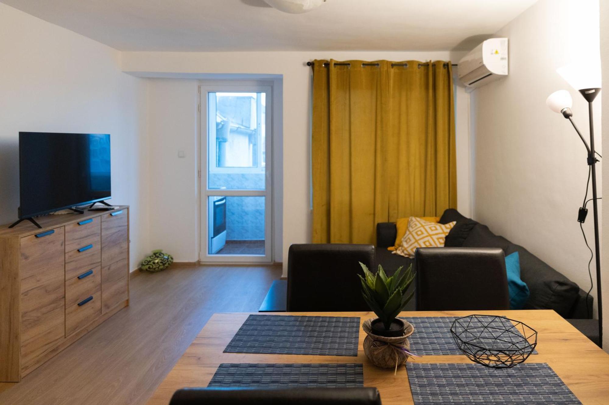 Lovely 1Bd Flat Near The Sea Garden By Flat Mаnаger ブルガス エクステリア 写真