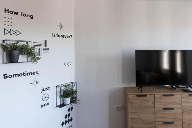 Lovely 1Bd Flat Near The Sea Garden By Flat Mаnаger ブルガス エクステリア 写真